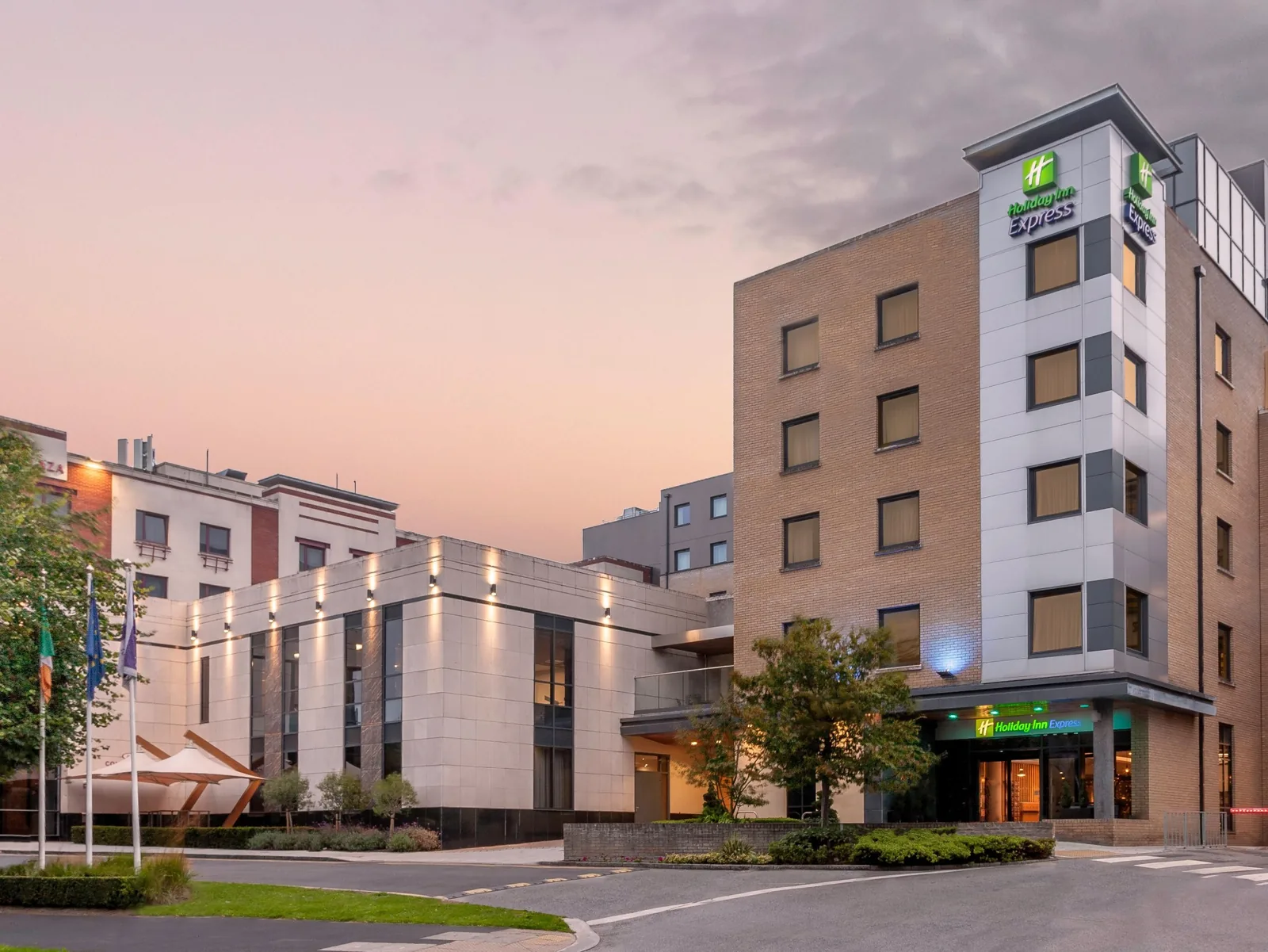 Holiday Inn Express Dublin Airport hotel exterior